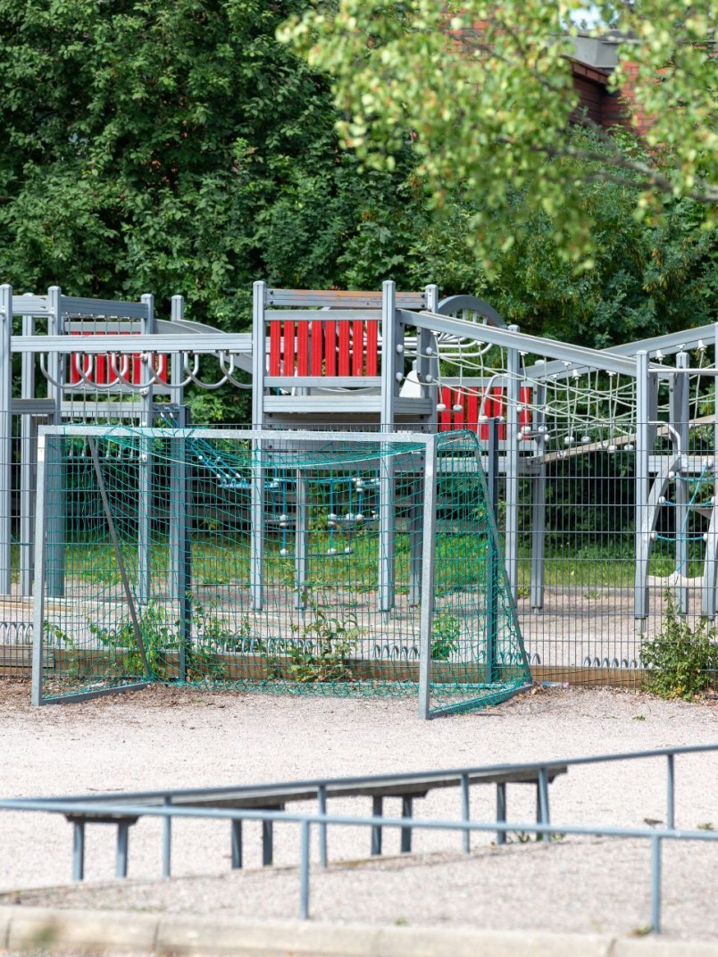 Træelement på legeplads