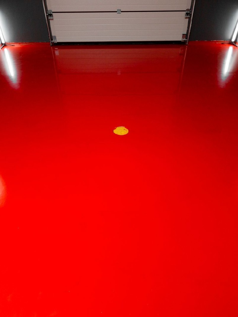 Floor coating in garage floor