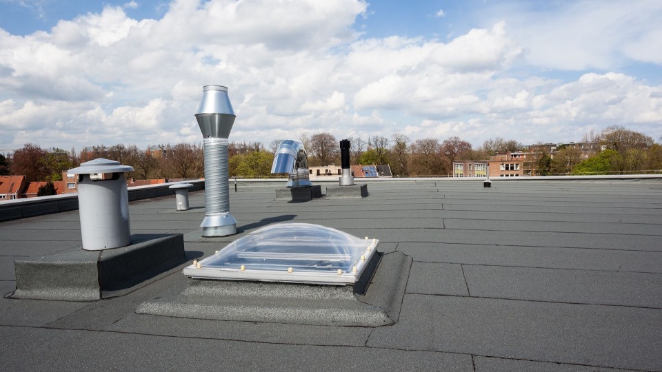 Products for flat bitumen roofs