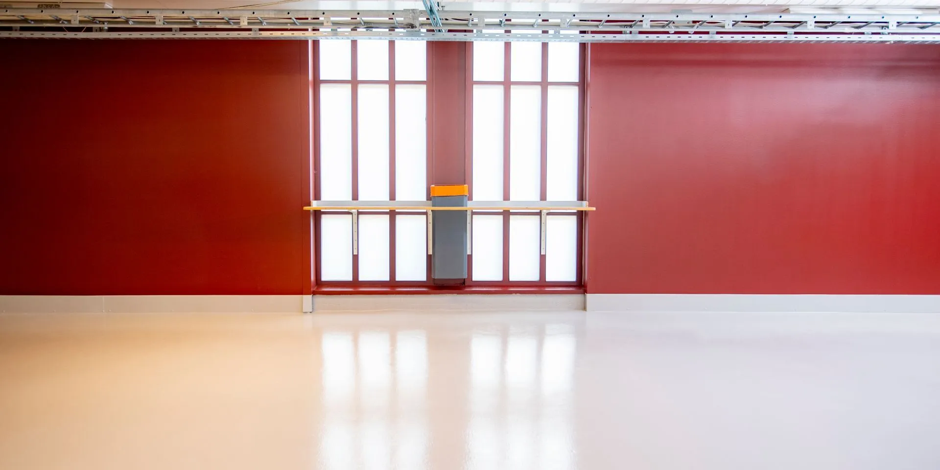 Floor coating in ice hockey hall