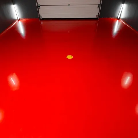 Floor coating in a garage floor