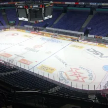 Temagulv 150 - det perfekte valg til ishockeyhaller